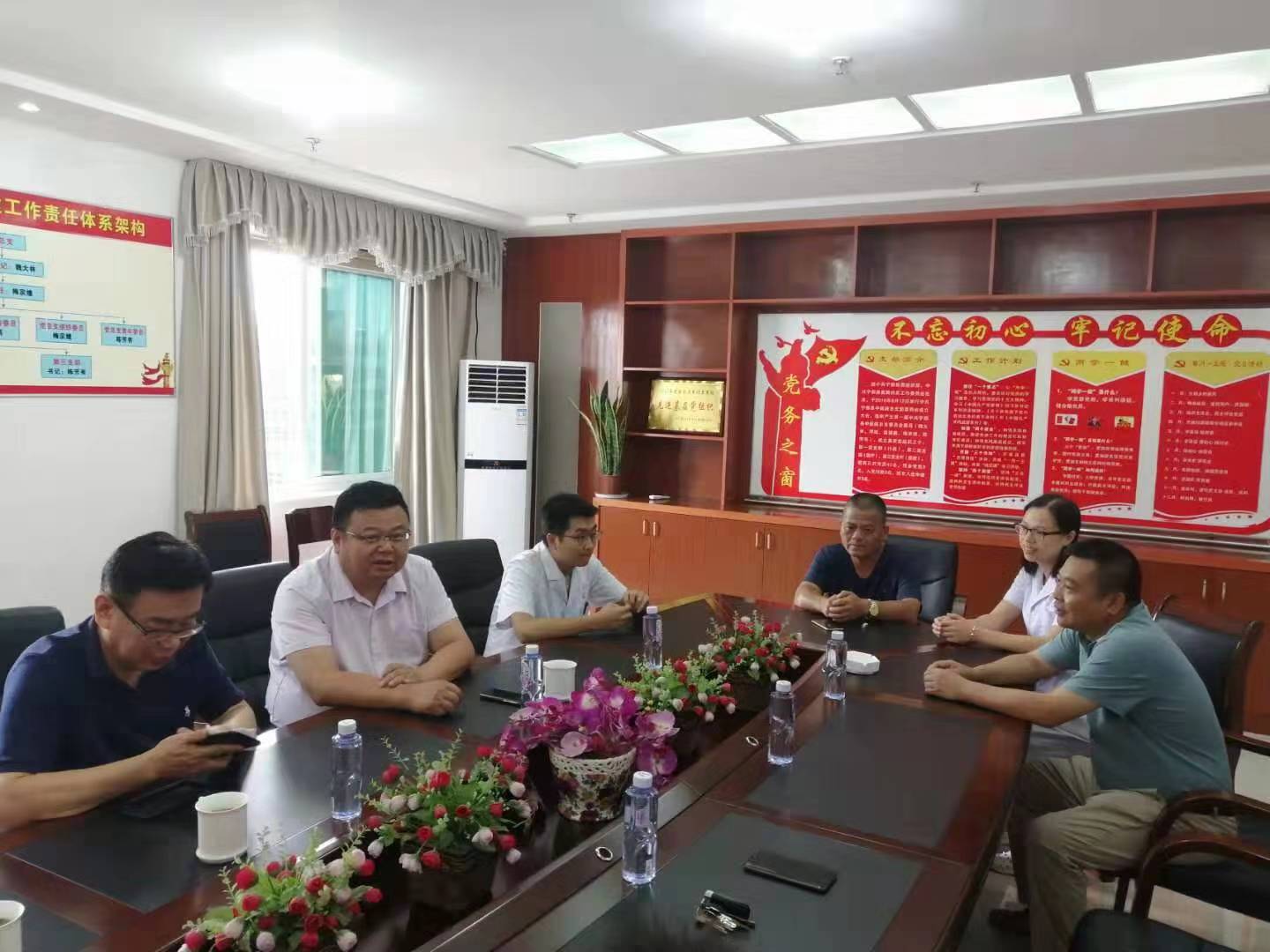 贛州市中醫院赴寧都縣中醫院慰問幫扶人員—賴華裕提供.jpg